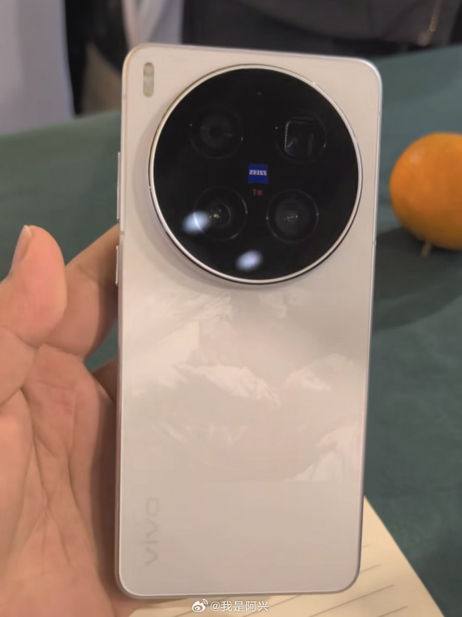 vivo X300 Ultra hands-on
