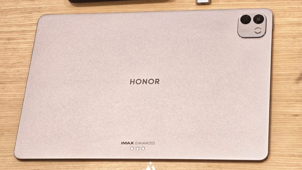 Honor MagicPad 3 Pro 12.3 pollici mostrato in immagine prodotto con design sottile