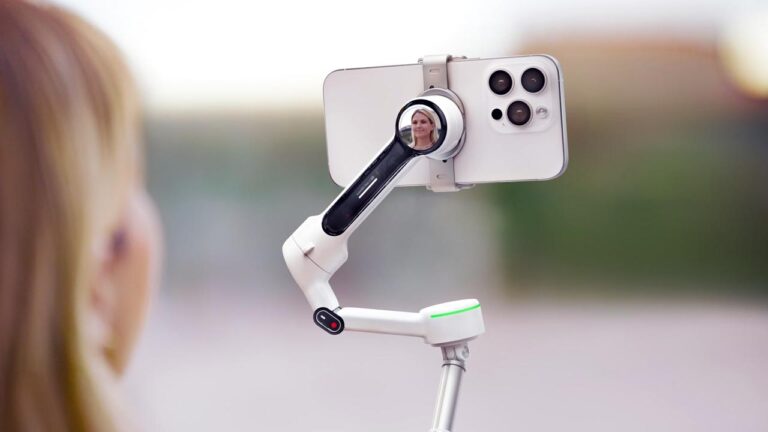 Insta360 Flow 2 si packaging prodotto