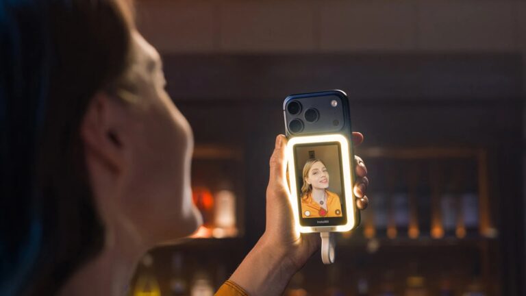 Insta360 Snap: il display magnetico per farsi selfie con la fotocamera