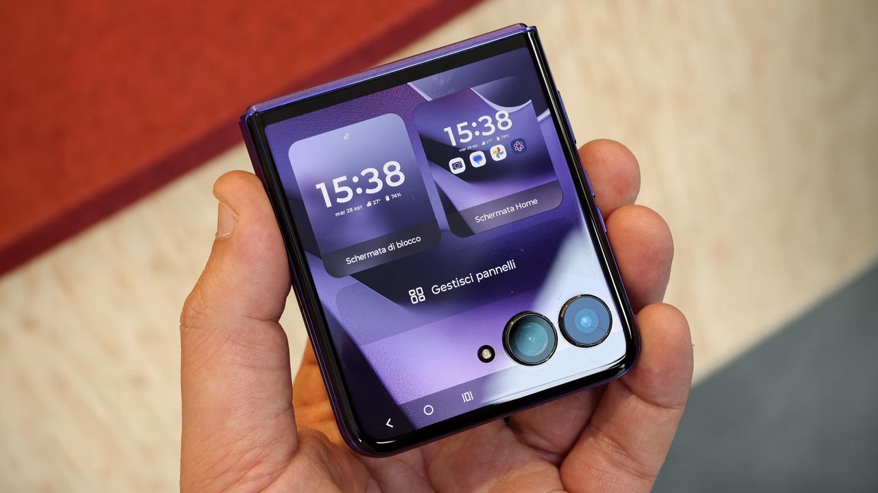 motorola razr 70 aperto