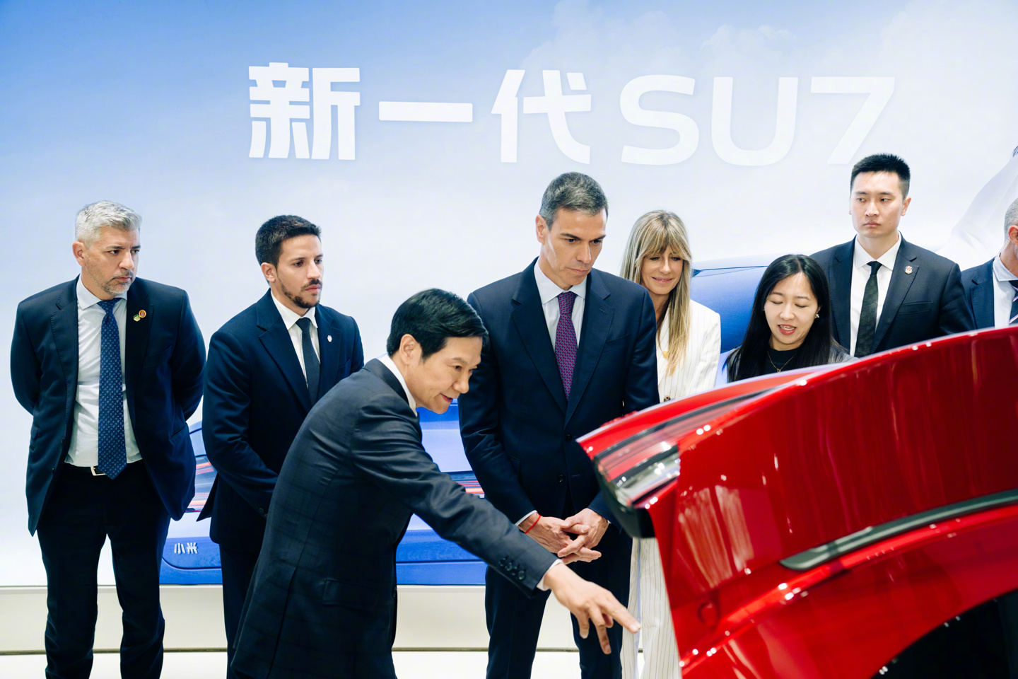 Pedro Sánchez e Lei Jun durante la visita al quartier generale Xiaomi