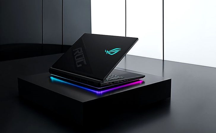 ASUS ROG Strix SCAR 18 con Mini LED 240 Hz e RTX 5090 logo ufficiale