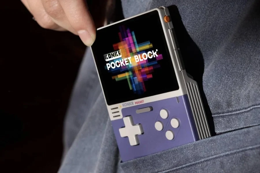 AYANEO Pocket Block: leak del nuovo handheld verticale con AI