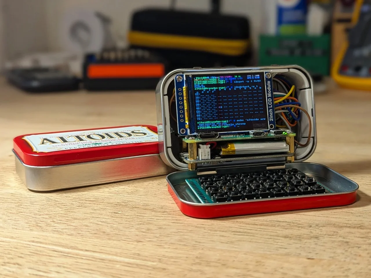 Cyberdesk tascabile in scatola Altoids