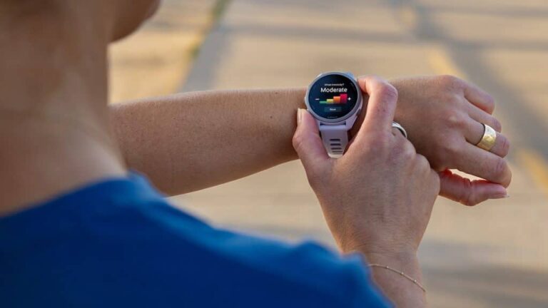 Garmin Forerunner 70 con AMOLED e GPS integrato