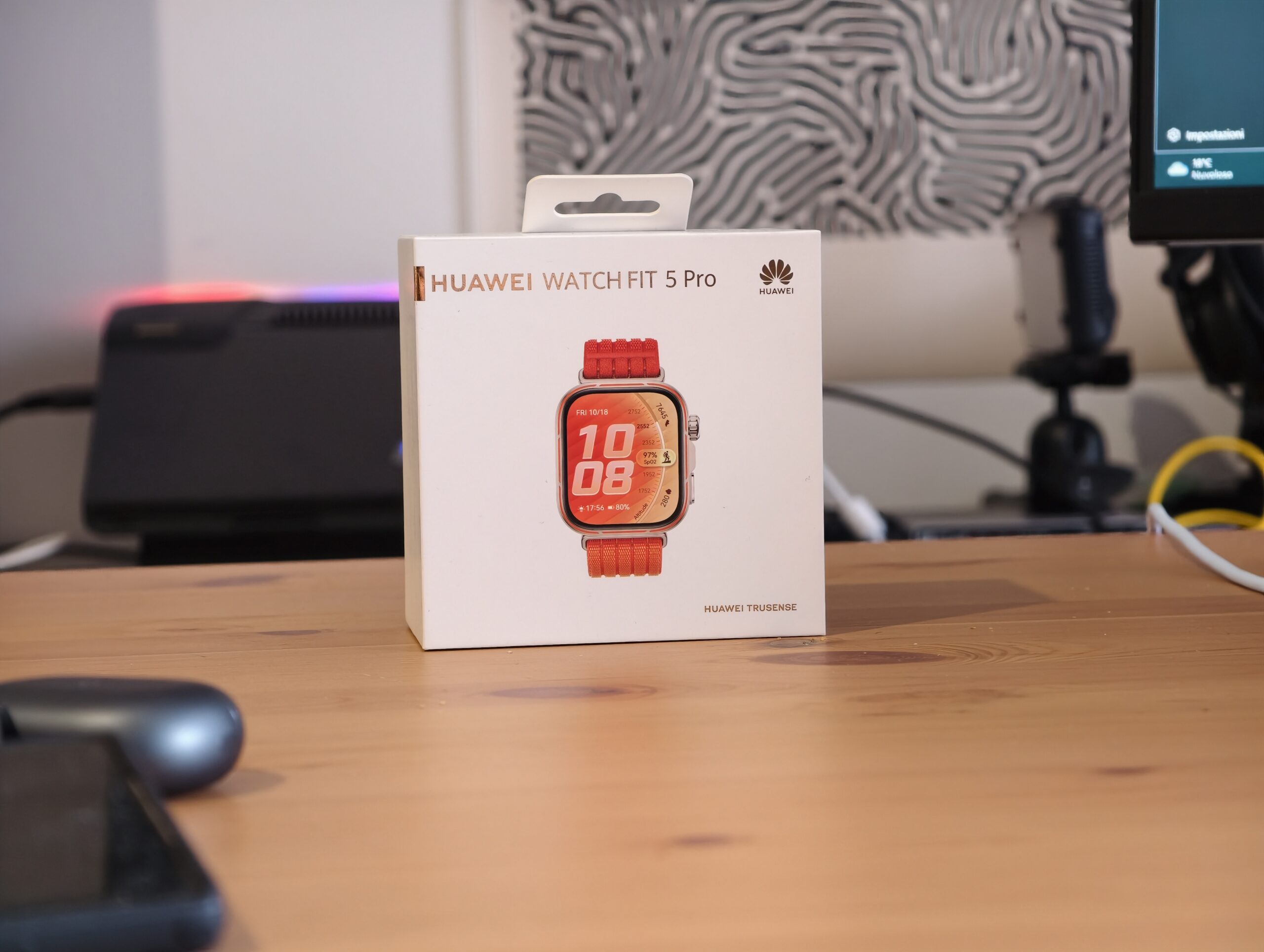 Huawei Watch Fit 5 Pro Orange nella confezione