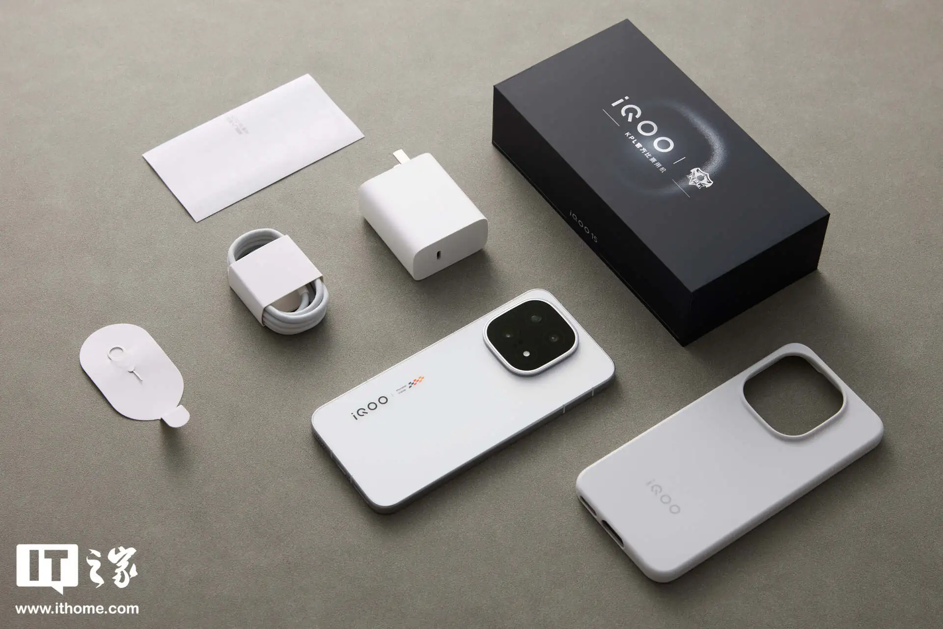 iQOO testa uno smartphone con batteria da 10.000 mAh