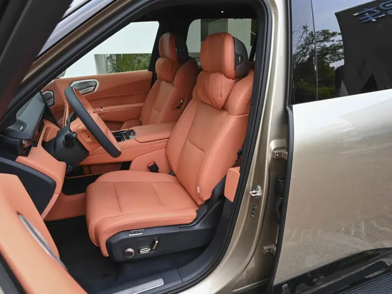 Lynk & Co 900 five-seat SUV