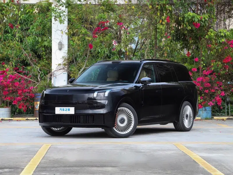 Lynk & Co 900 five-seat SUV