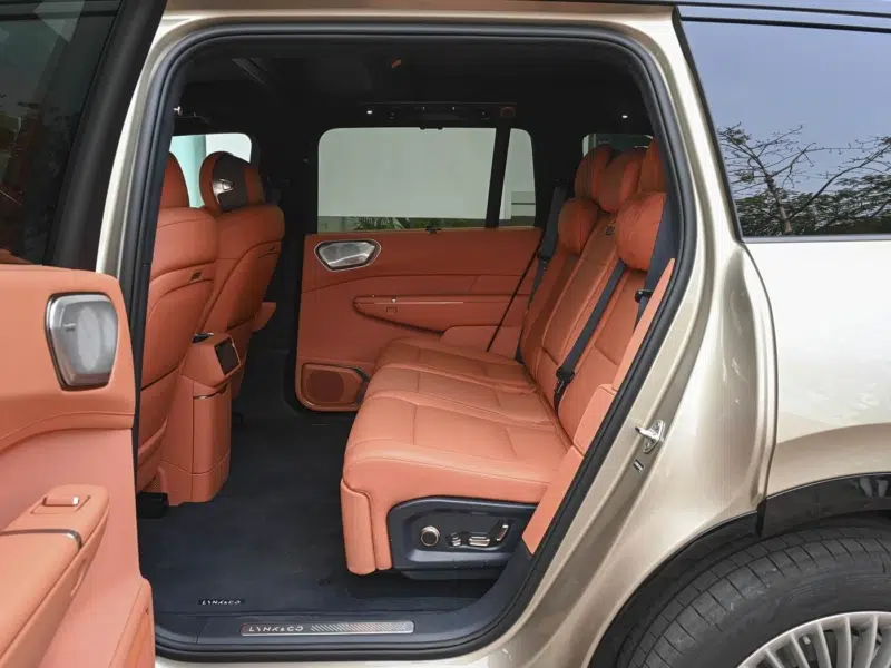 Lynk & Co 900 five-seat SUV