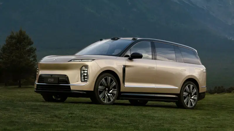Nio ES9 debutta in Cina: SUV da 697 CV e 620 km