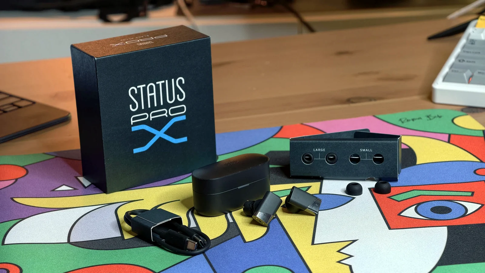 Status Audio Pro X con confezione case auricolari e gommini