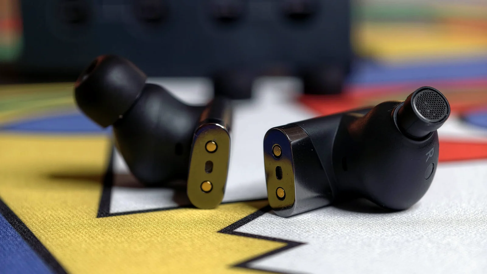 Dettaglio dei pin di ricarica delle Status Audio Pro X