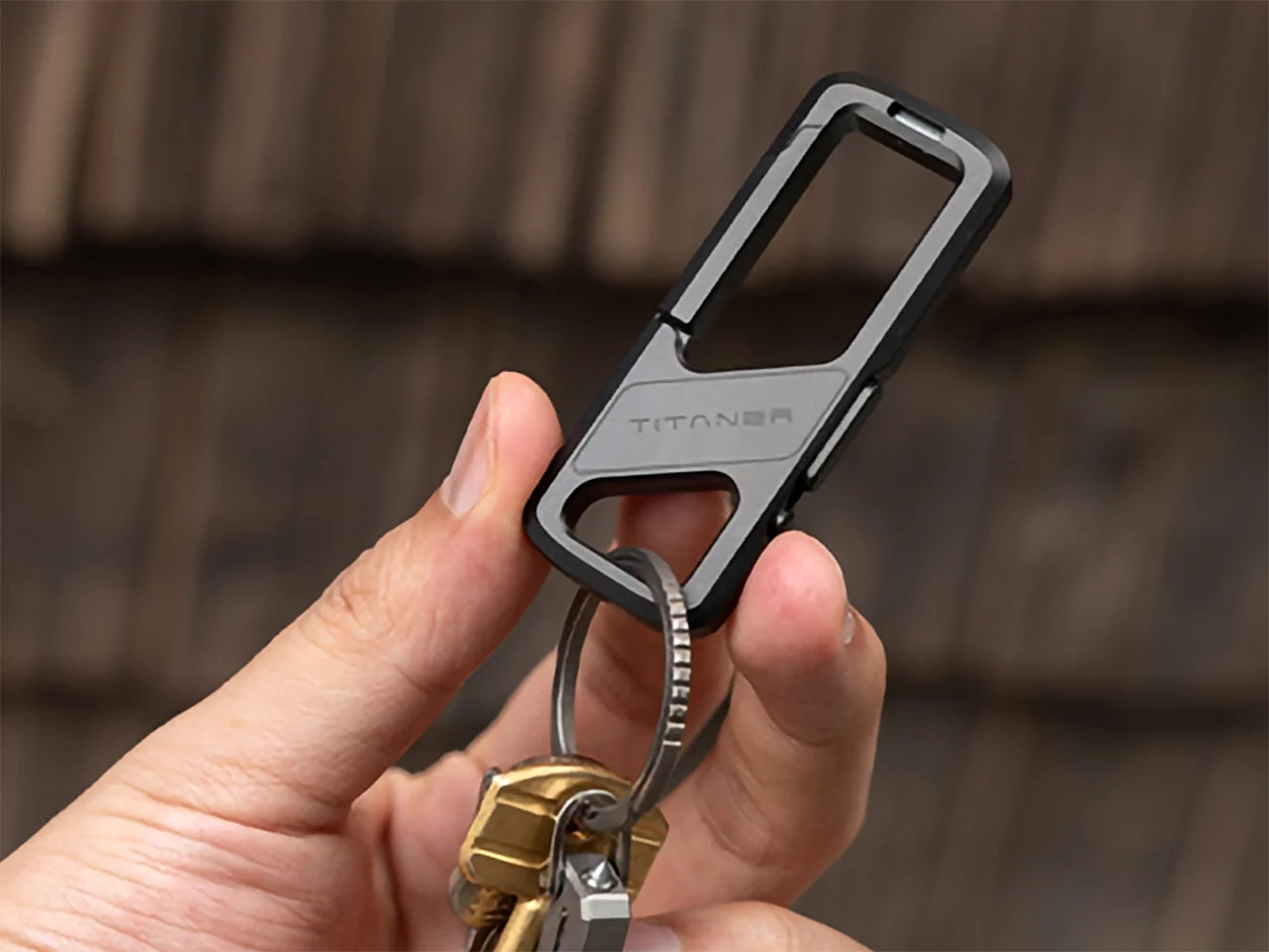 https://www.yankodesign.com/images/design_news/2026/05/this-magnetic-keychain-has-a-three-level-locking-system-so-its-impossible-to-drop-your-keys/Titaner_Matrix_3_Level_Keychain_Security_System_hero.jpg