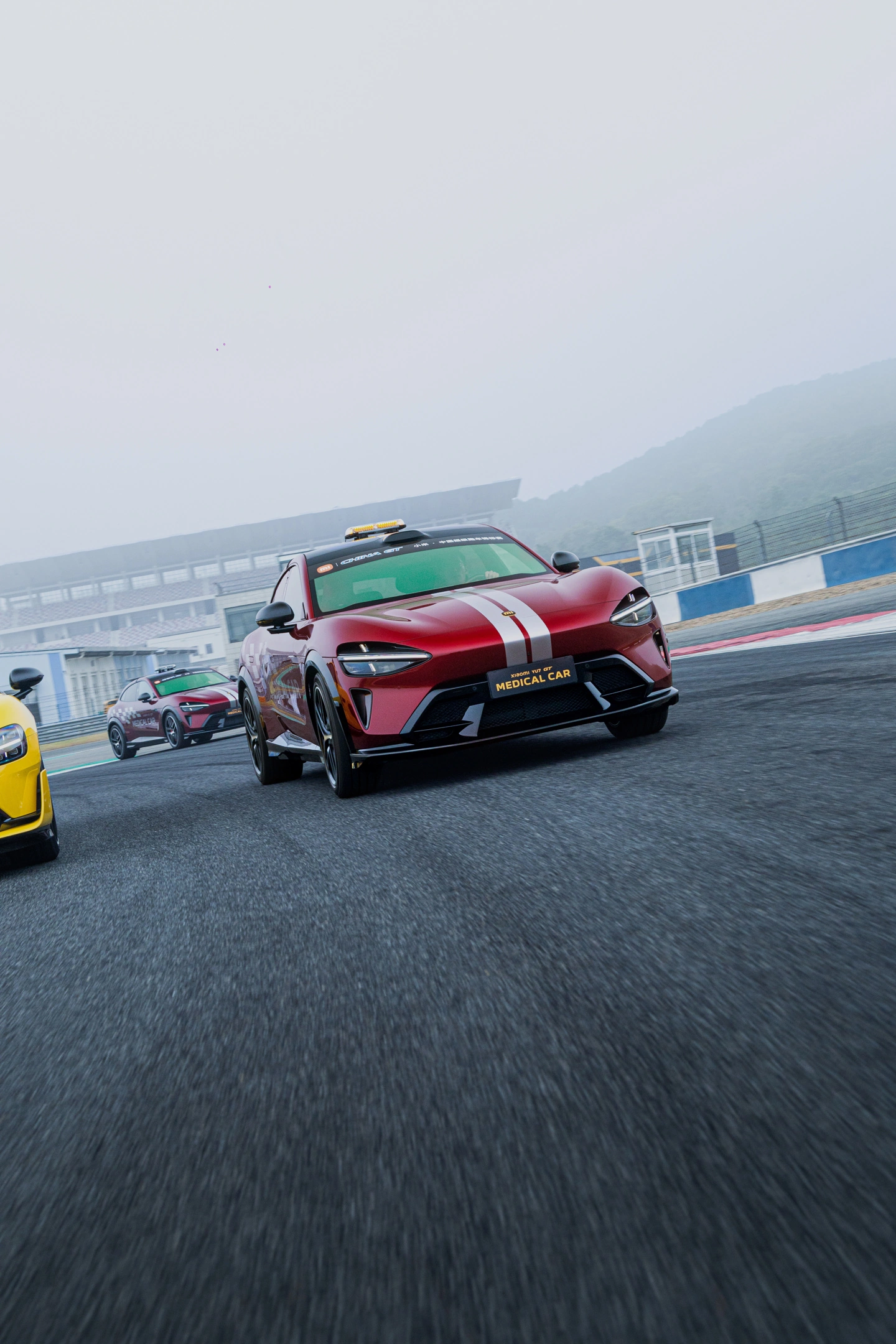 小米冠名中国三大汽车赛事,YU7 GT 医疗车首次亮相赛道