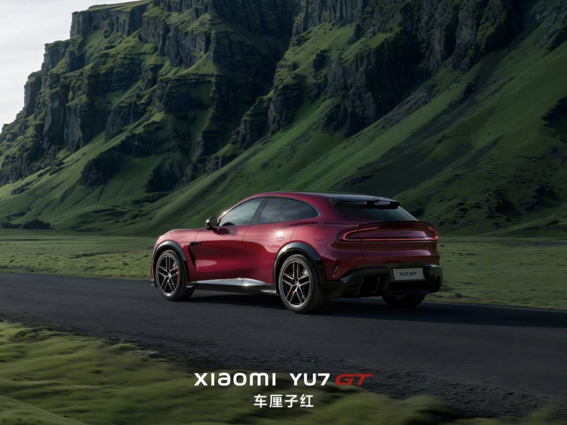 Crimson Red Xiaomi YU7 GT vs Tesla Plaid: official images