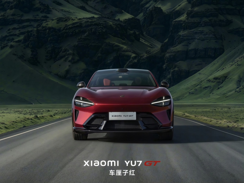 Crimson Red Xiaomi YU7 GT vs Tesla Plaid: official images