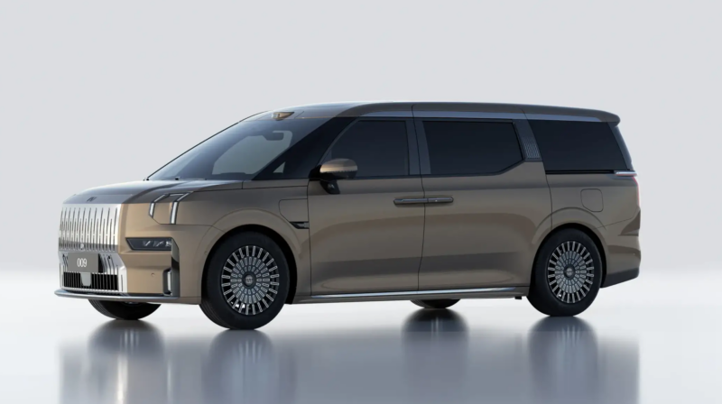 Zeekr 009 2026 debutta con architettura 900V e 925 cavalli