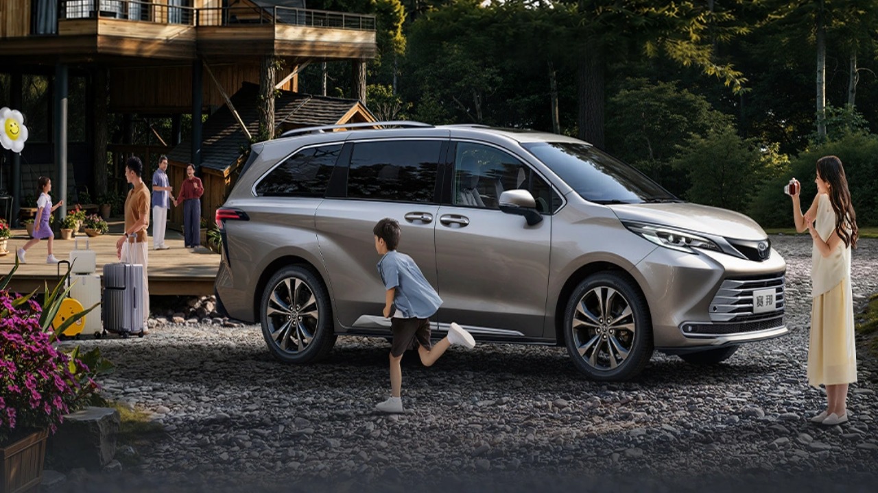 Toyota Sienna 2027 e HMS for Car