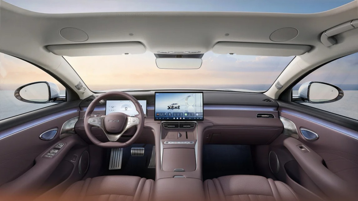BYD Seal 08: interni svelati per la berlina elettrica da 900 km