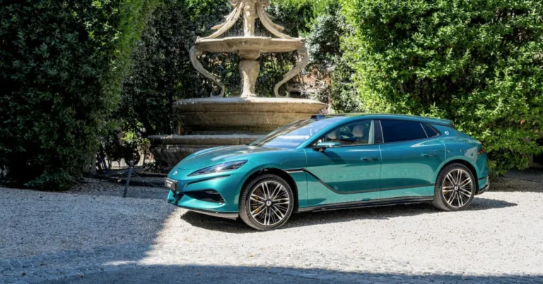 Denza Z9 GT di BYD