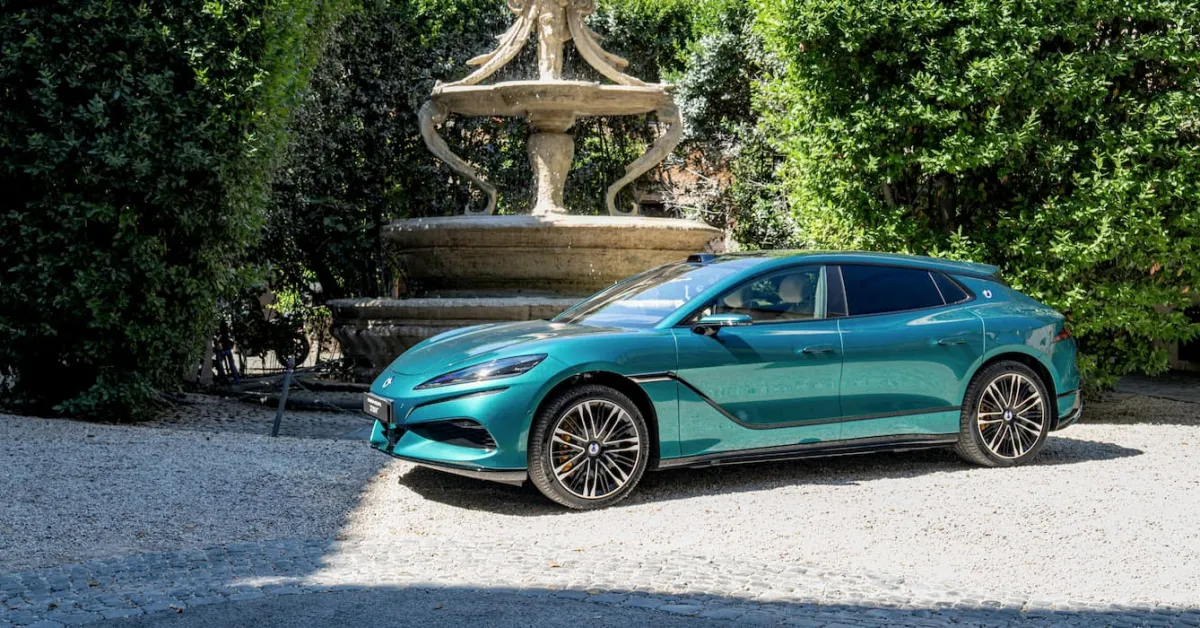 Denza Z9 GT di BYD