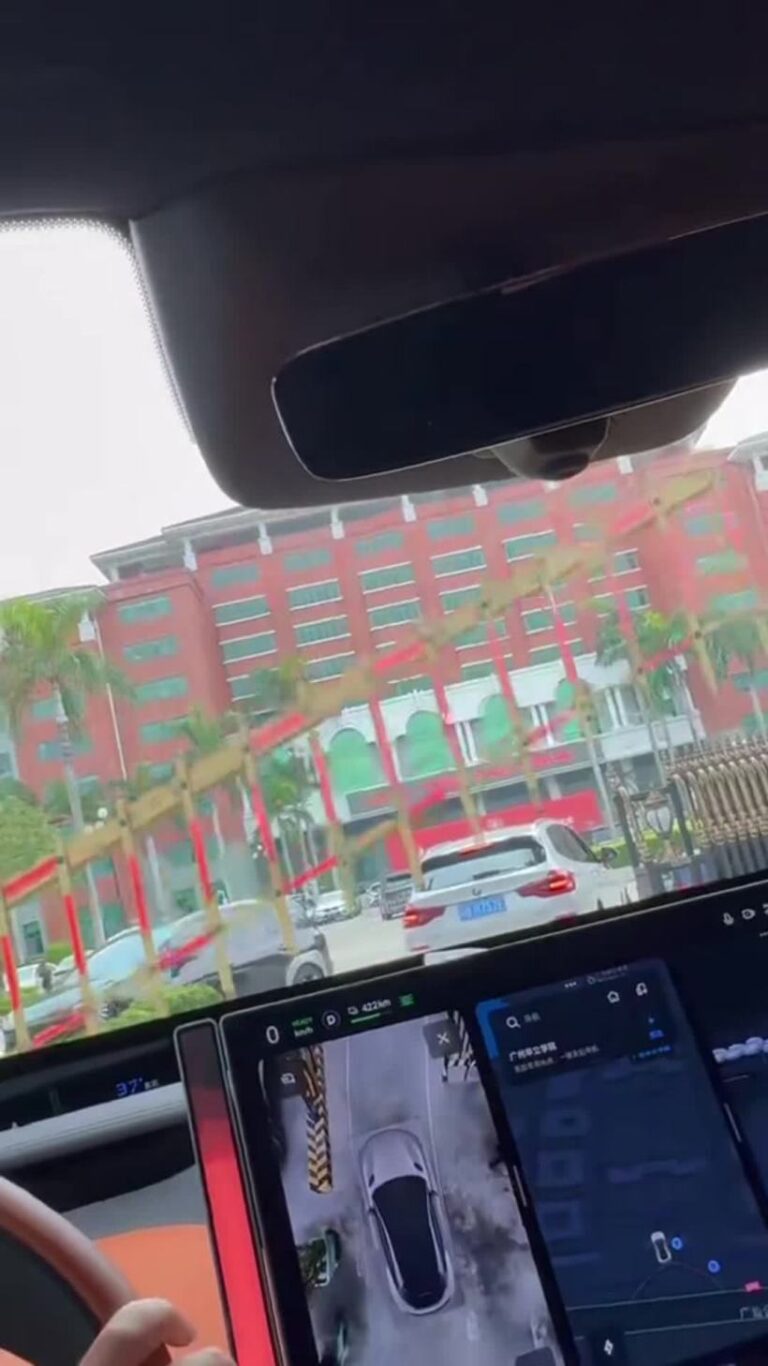 Guangzhou Huali College smentisce il divieto per le auto Xiaomi