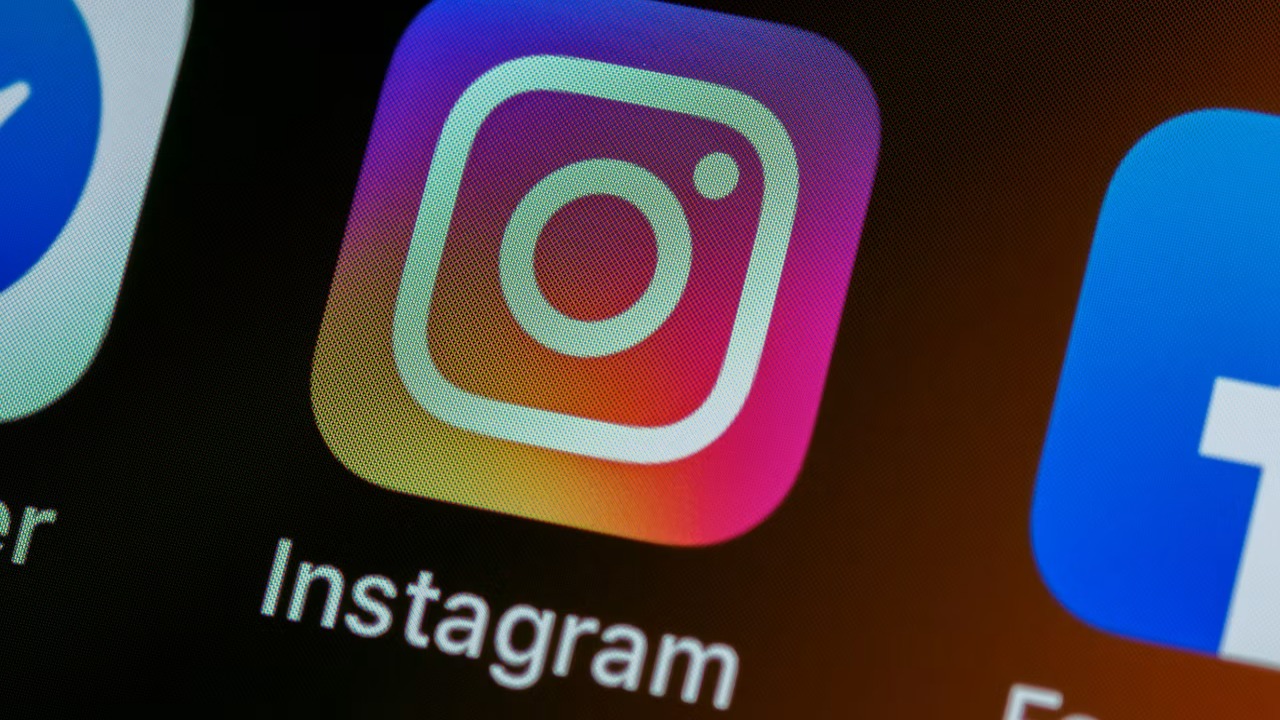 Instagram permette finalmente di riordinare i post nella griglia foto editoriale