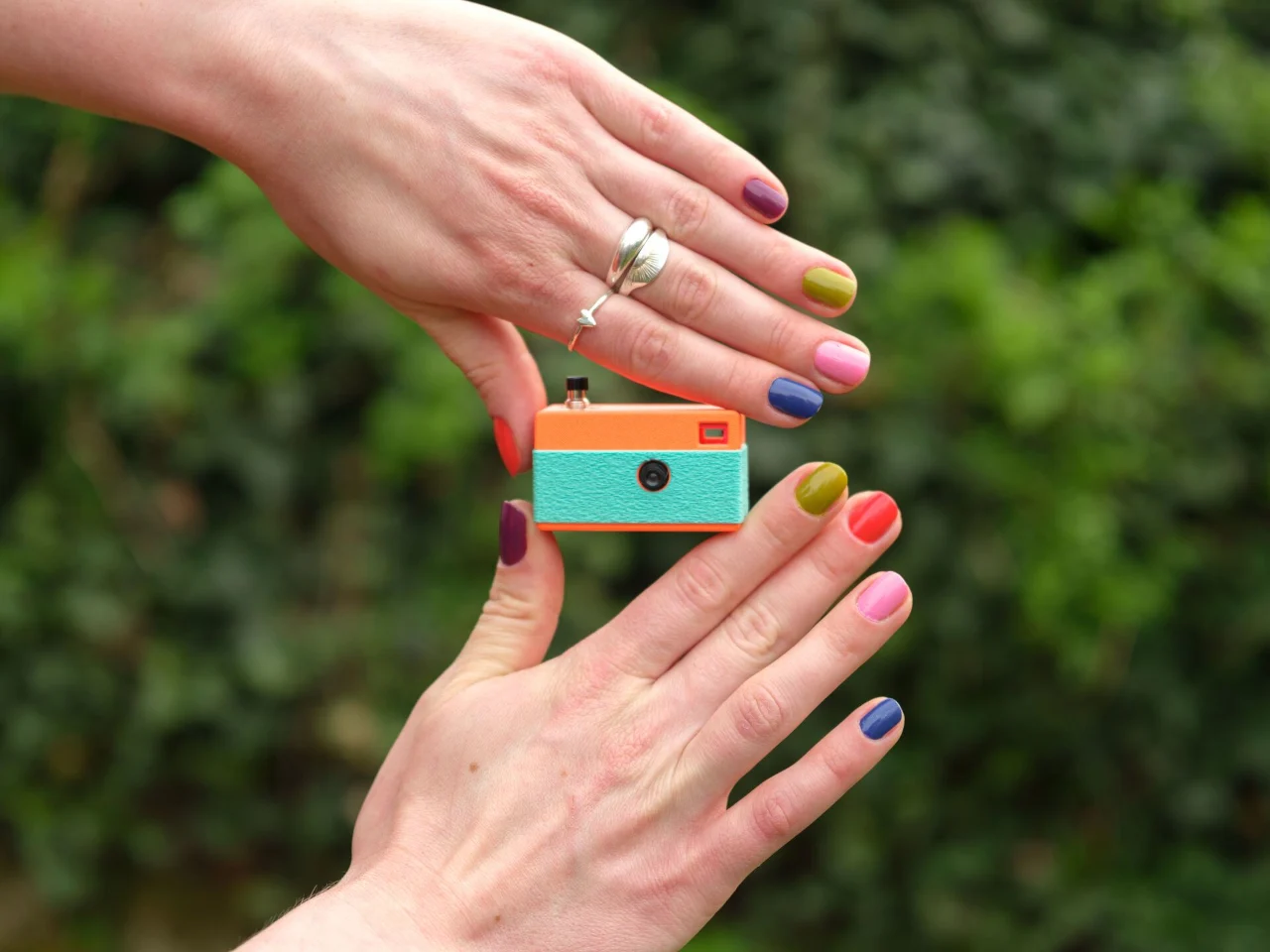 This Keychain Camera Shares Photos Over Its Own Wi-Fi