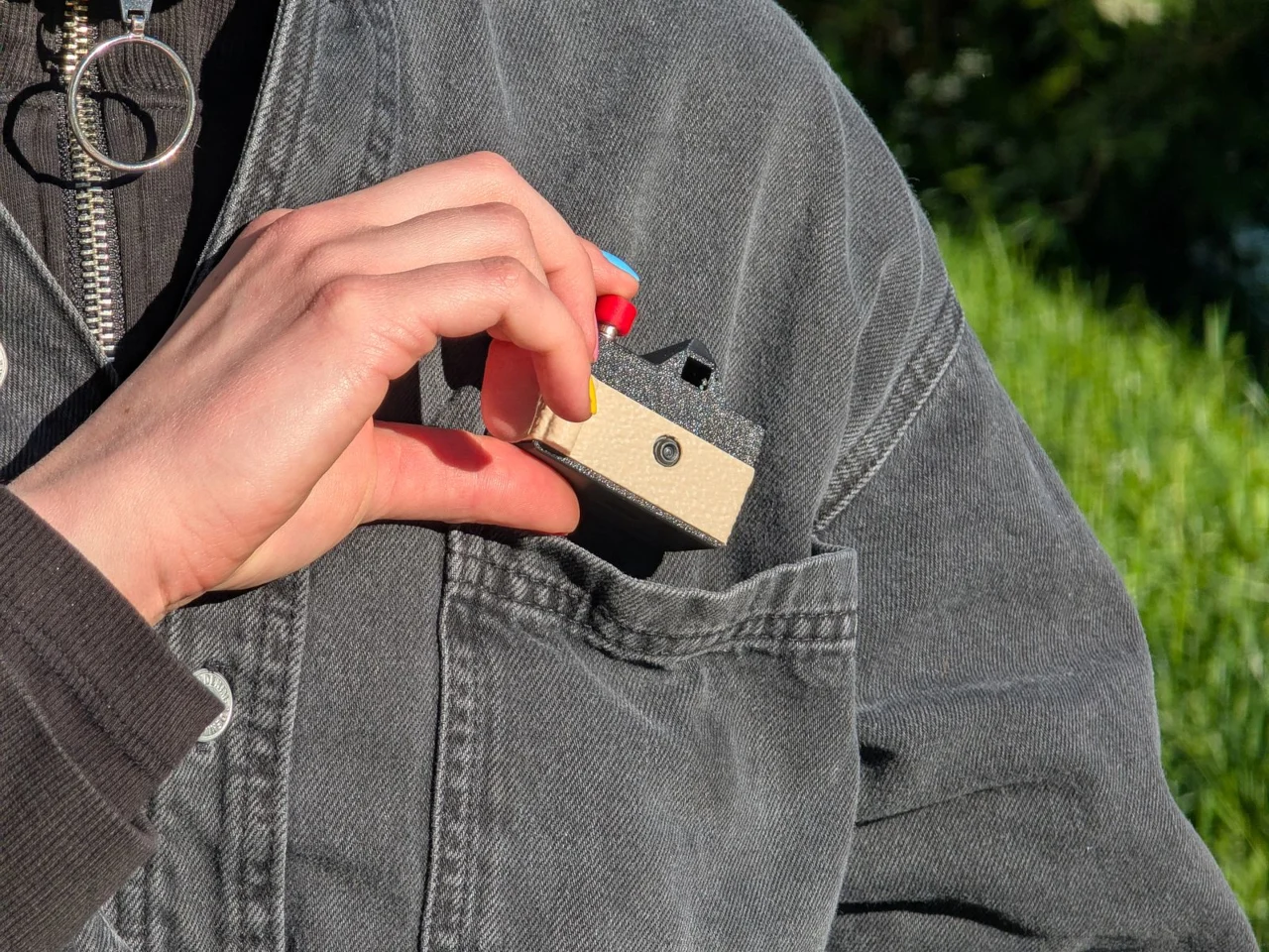 This Keychain Camera Shares Photos Over Its Own Wi-Fi