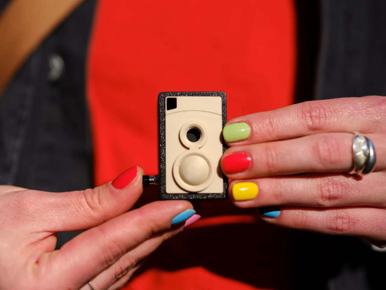 This Keychain Camera Shares Photos Over Its Own Wi-Fi