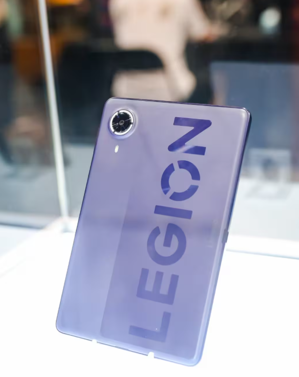 Lenovo Legion Y700, nuovo tablet compatto con OLED e SIM in arrivo