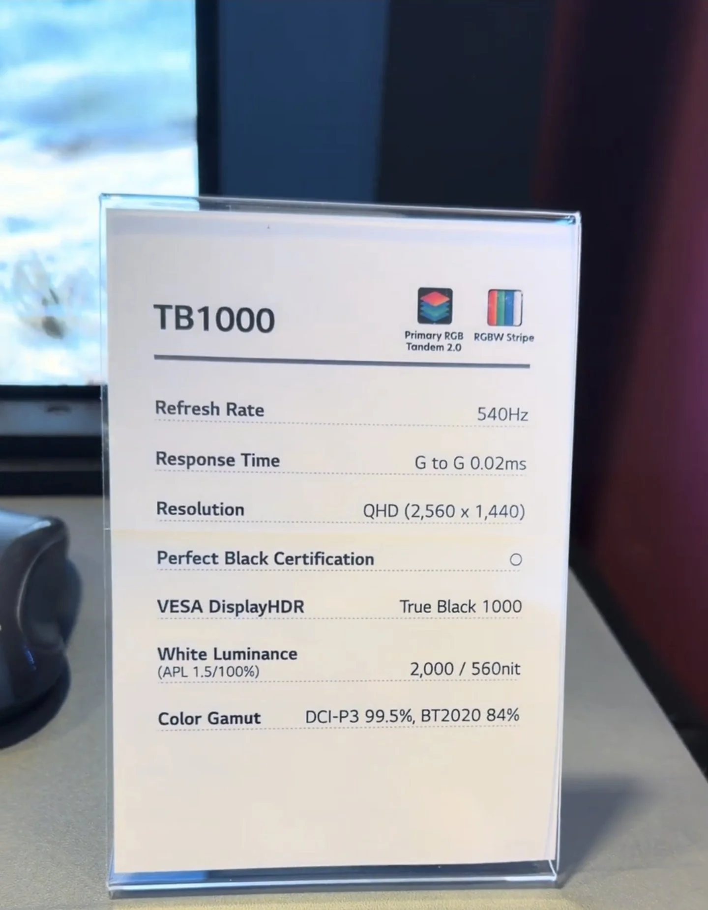 LG 显示发布全球首款 HDR TrueBlack 1000 OLED 镜面显示器面板:27 英寸 2K 540Hz RGB 条纹子像素,峰值亮度 2000 尼特