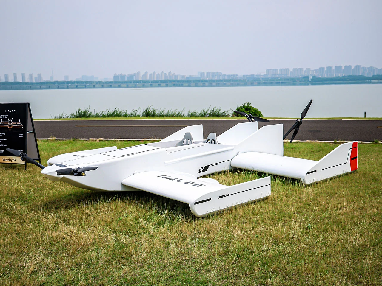 Navee WaveFly 5X flying speedboat skims inches above water and needs no pilot license