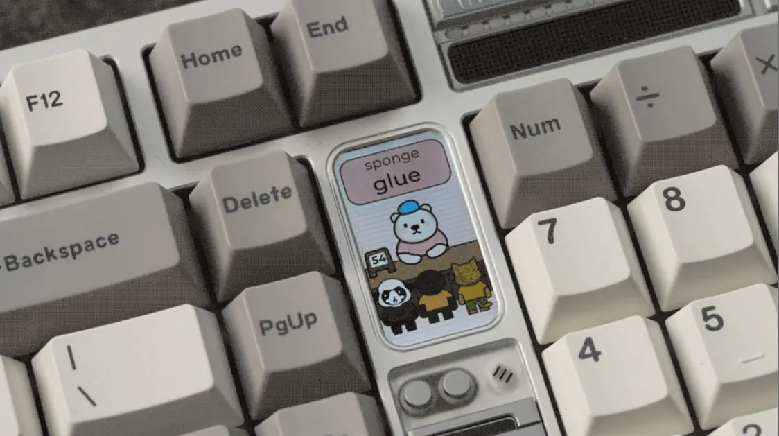 QwertyKeys 推出 QK100 Mk2 键盘:自带 LCD 副屏、触控滑条,219 美元