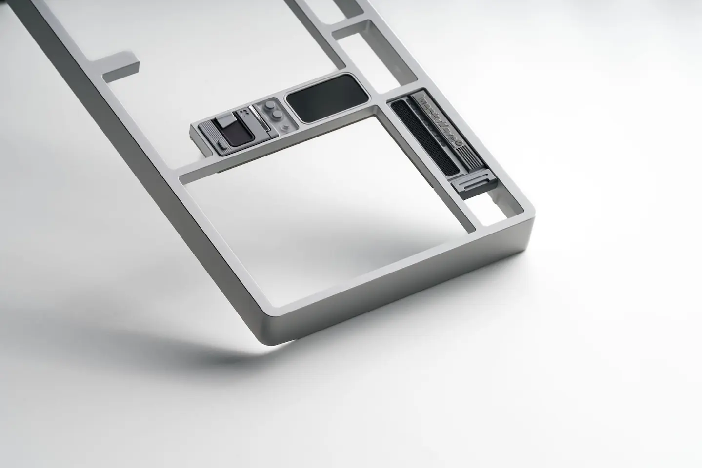 QwertyKeys 推出 QK100 Mk2 键盘:自带 LCD 副屏、触控滑条,219 美元