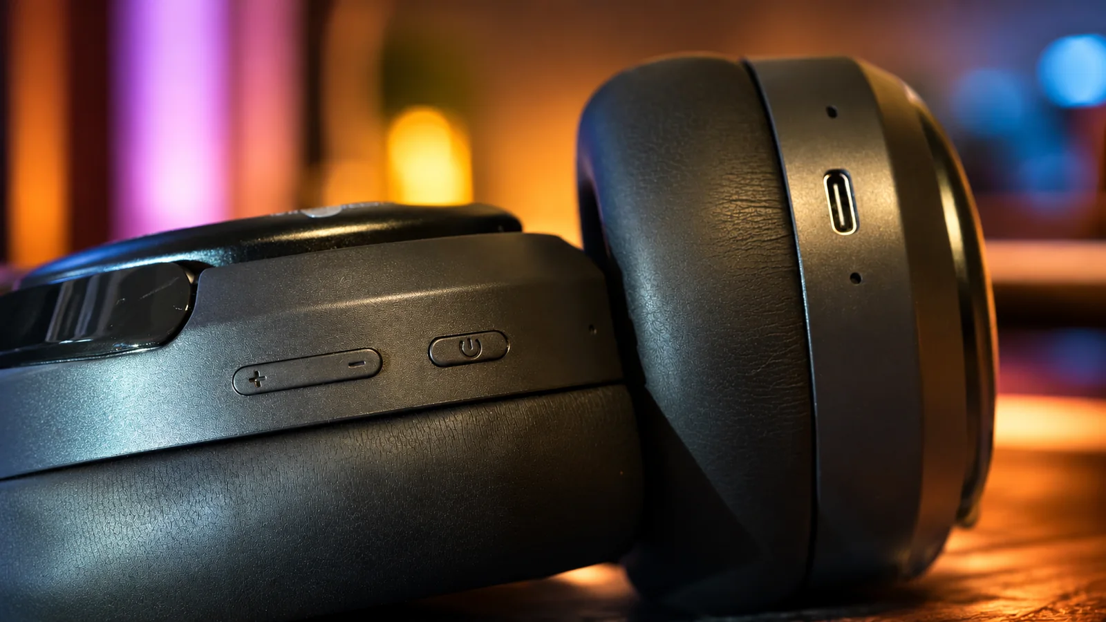 Dettaglio pulsanti fisici e porta USB-C delle Roseselsa Cambrian
