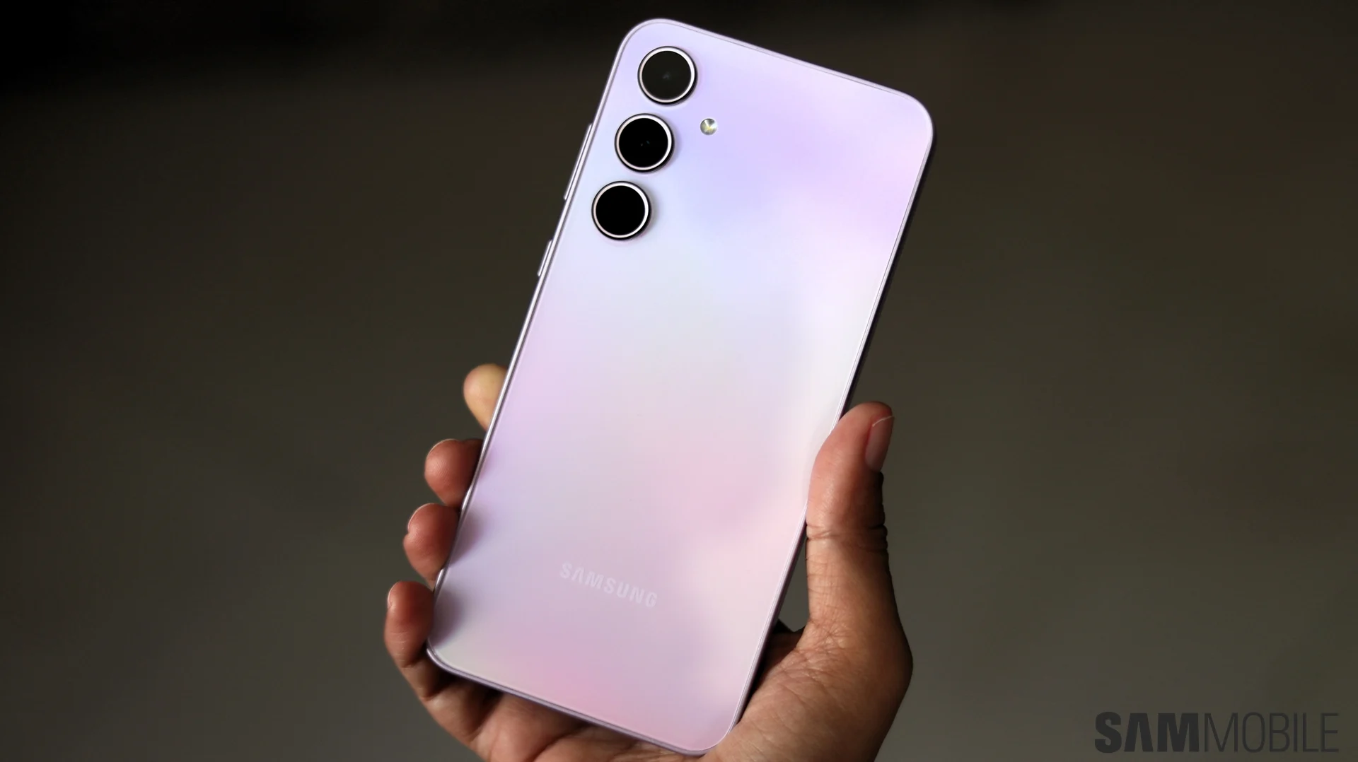 https://www.sammobile.com/wp-content/uploads/2024/04/Galaxy-A35-review-design-1.jpg