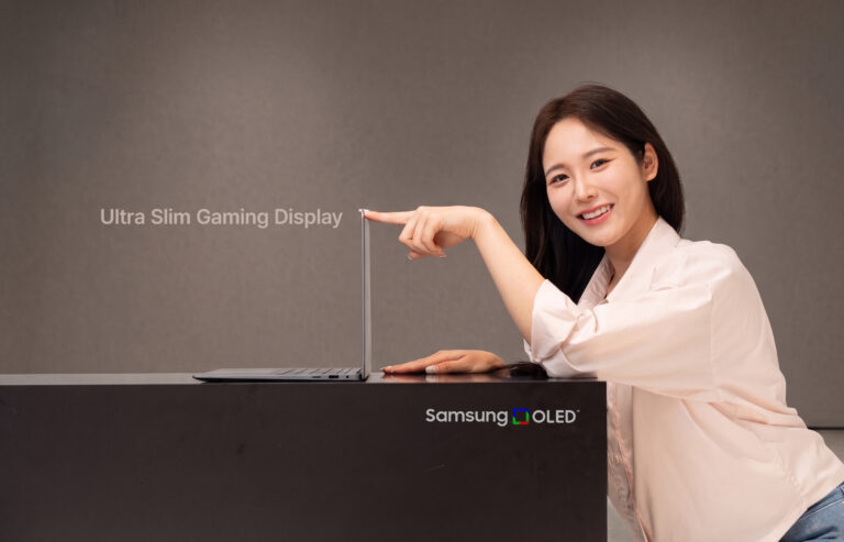 Samsung Ultra Slim OLED per laptop