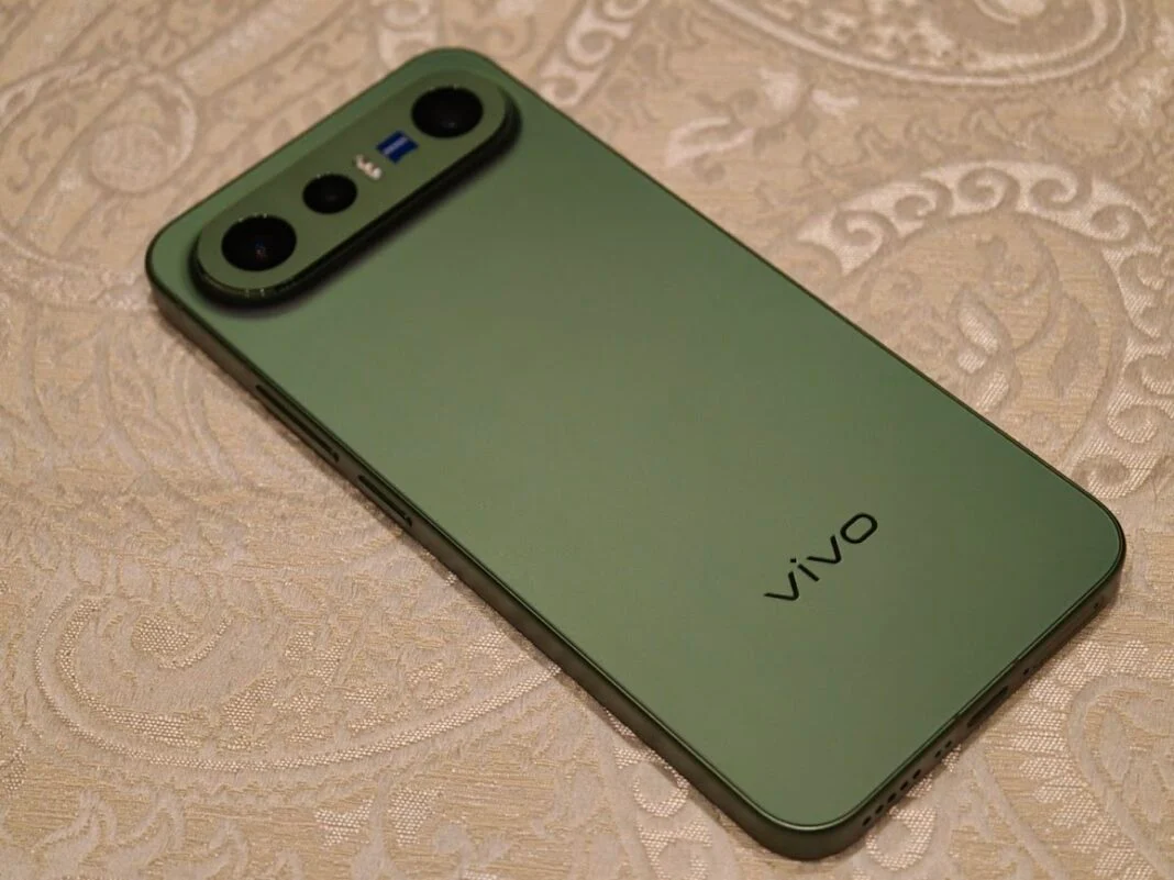 Vivo X500e: chip Snapdragon 8-series, Zeiss e nuovo design