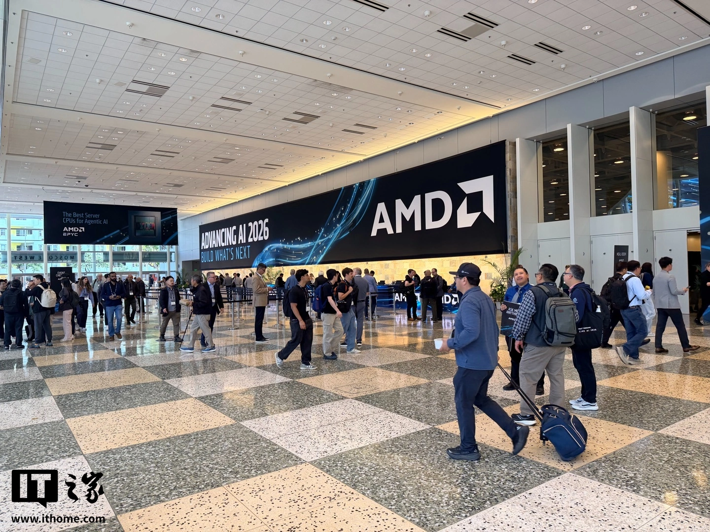 AMD 苏姿丰称 AI 改变每个行业,发布 MI455x 加速器和 EPYC Venice CPU