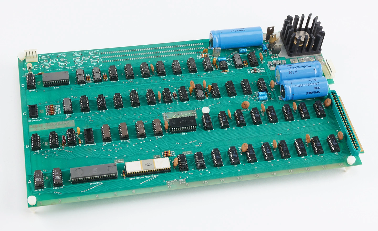 罕见可运行的苹果 Apple-1 电脑拍卖,预估成交价可买 272 部 iPhone 17 Pro