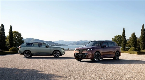 BMW X5 2027 ufficiale: benzina o elettrica, piattaforma 800V e passo da 3.165 mm