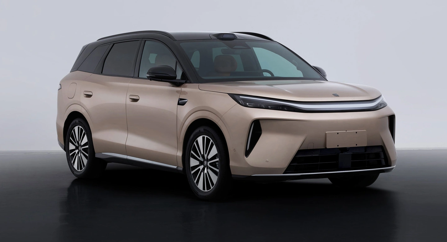 比亚迪唐 EV 前部展示