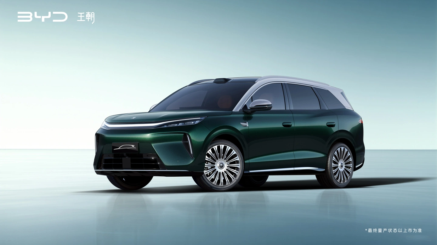 BYD 8 serie Tang: SUV elettrico con autonomia oltre 800 km
