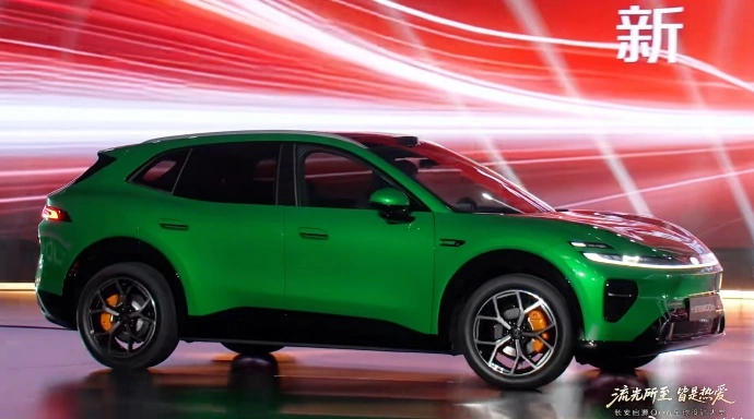 长安启源 Q06 实车亮相,定位纯电中大型轿跑 SUV