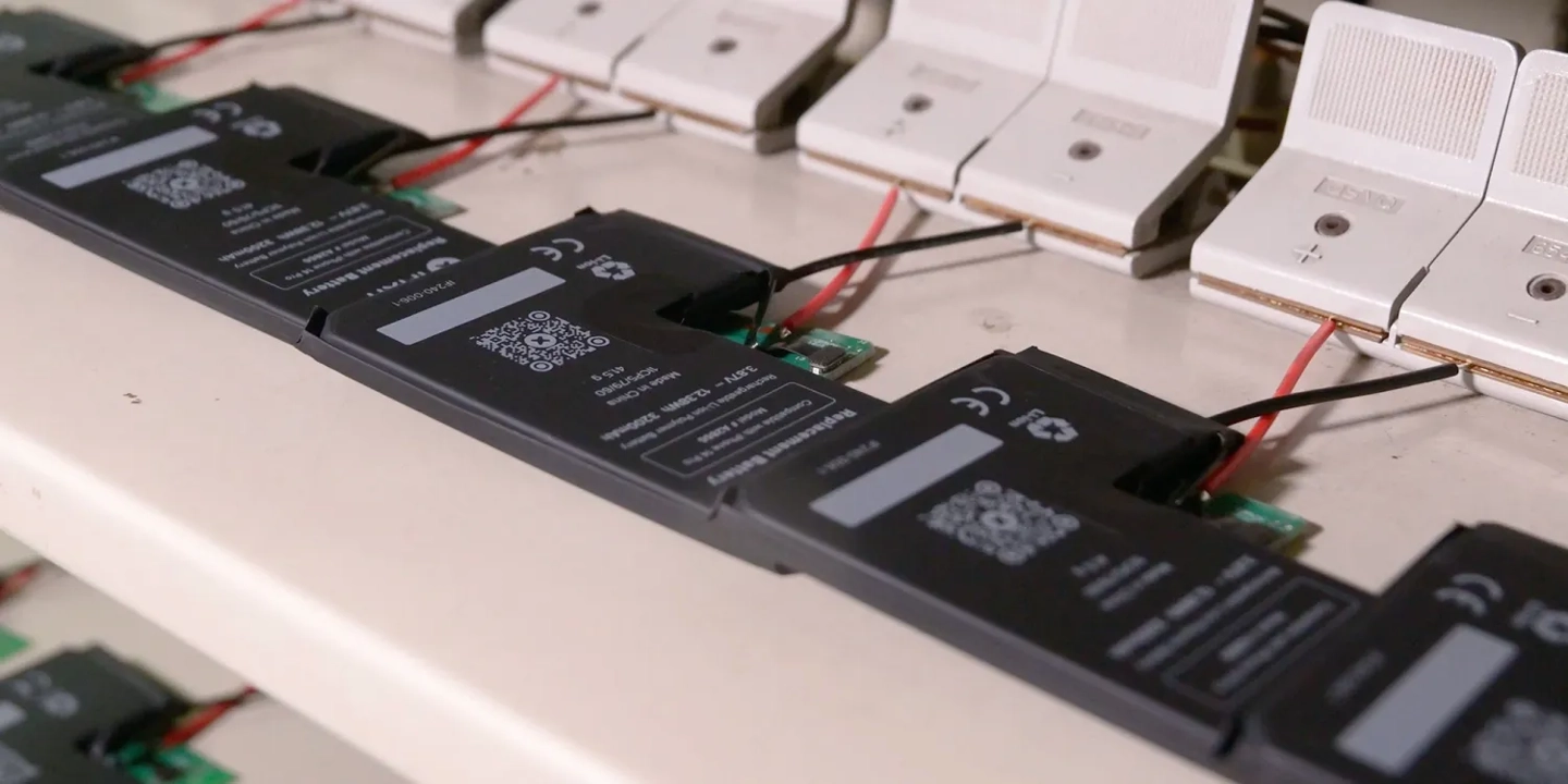 iFixit entra in fabbrica e