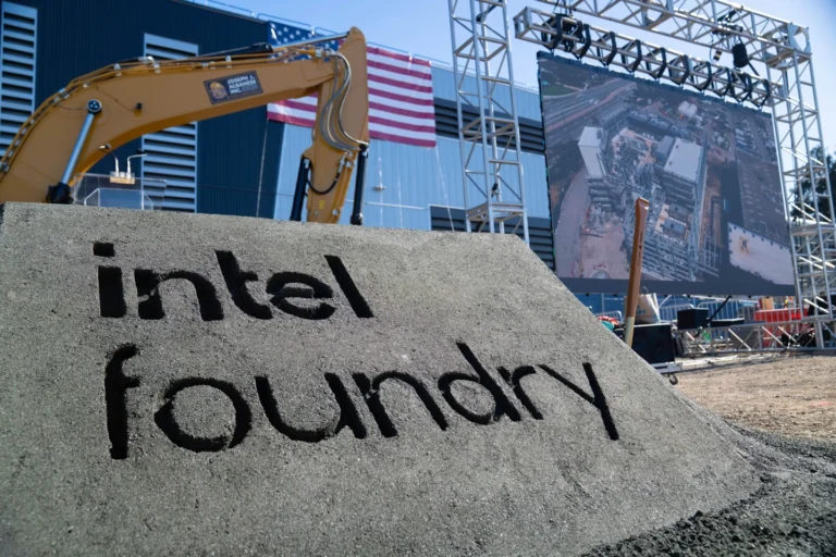Intel amplia il campus di Santa Clara per la produzione di maschere