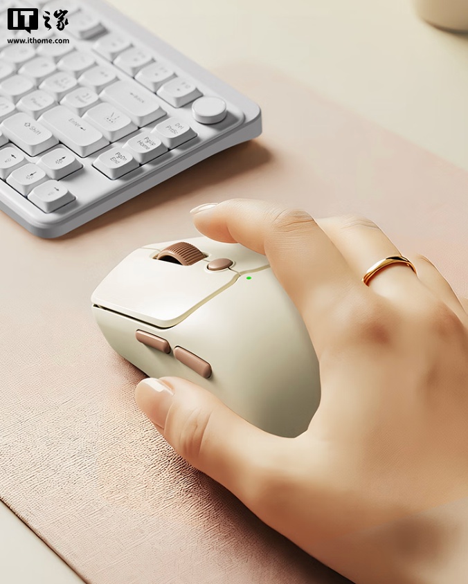 珂芝 Z1 mini 无线办公轻音鼠标首销:49g 重量、适配小手型,79 元